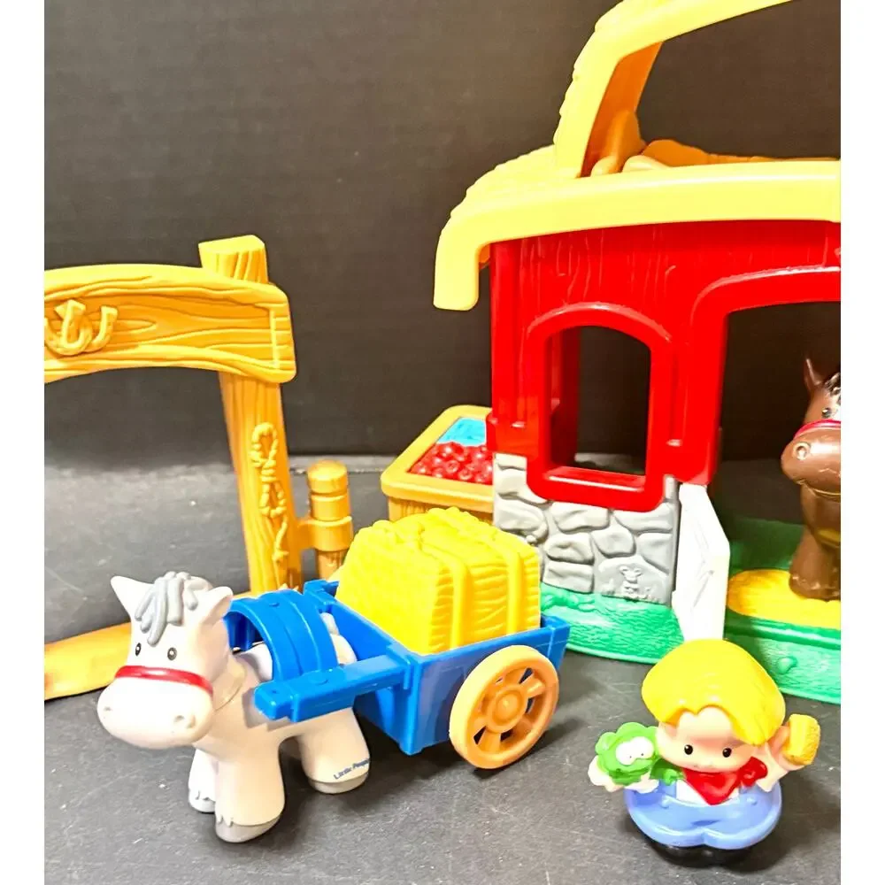 Fisher Price Little People 2003 Animal Stable Barn Farm Horses set 9 sounds